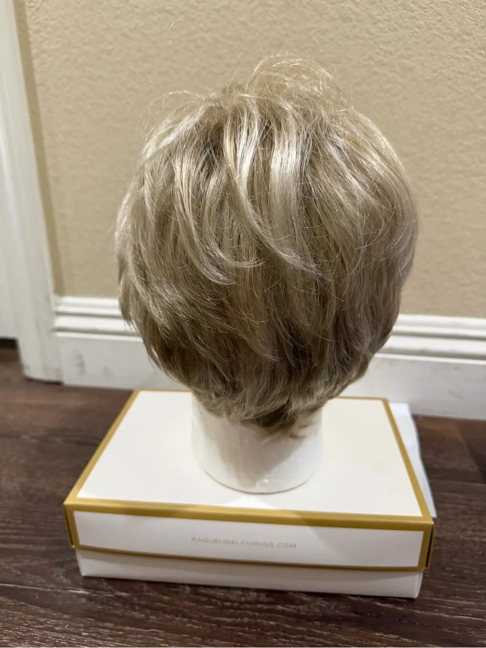 Raquel Welch Glazed Vanilla Short Synthetic Hairpiece - Light Blonde